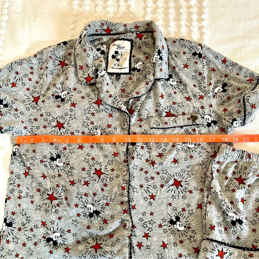 Women’s Mickey Mouse Gray Jersey Short Sleeve & Shorts Pajama Set Sz S - Picture 7 of 10